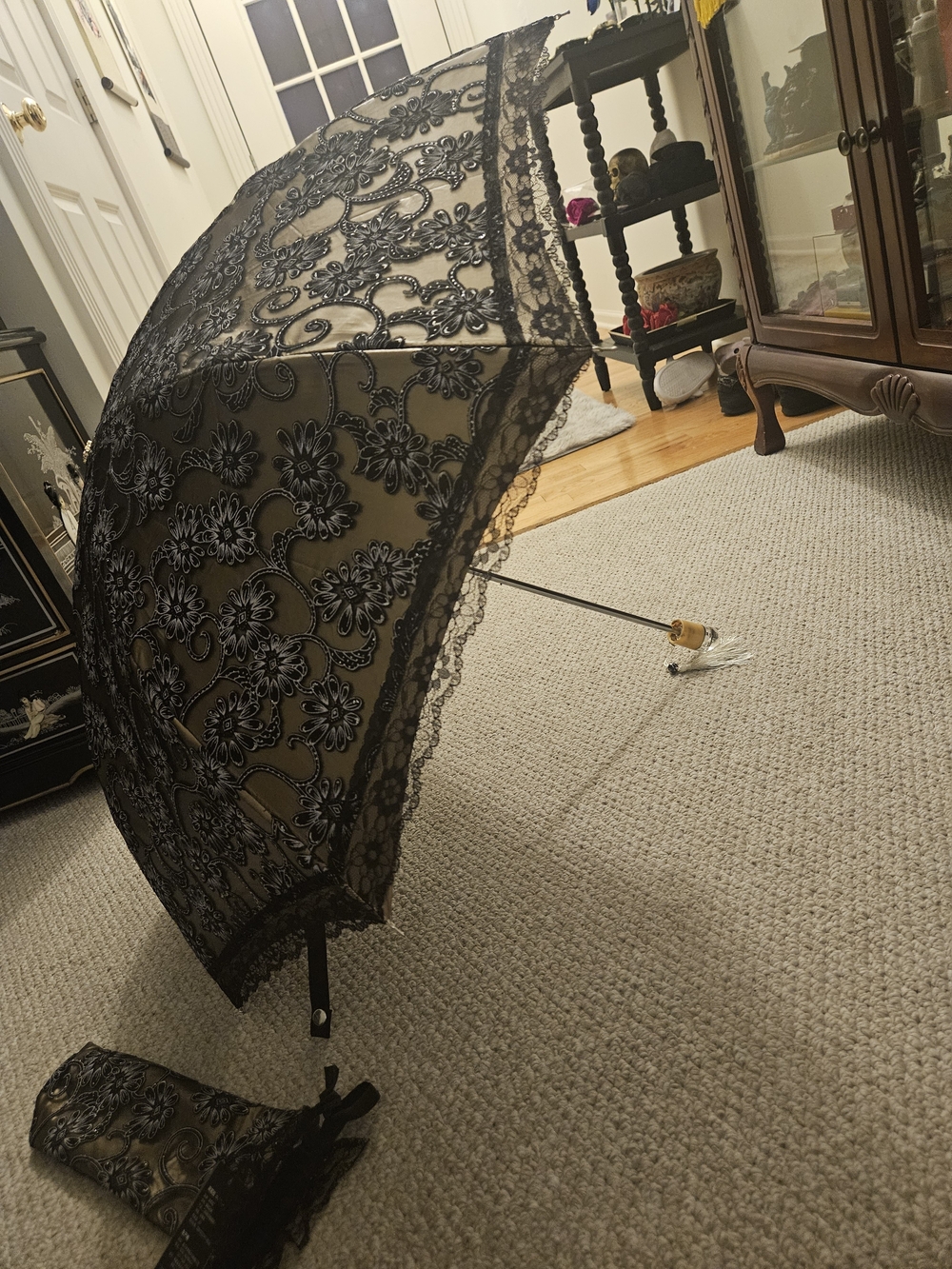 Gold and Black Lace Folding Parasol - Elegant Women's Umbrella - Picture 5 of 9